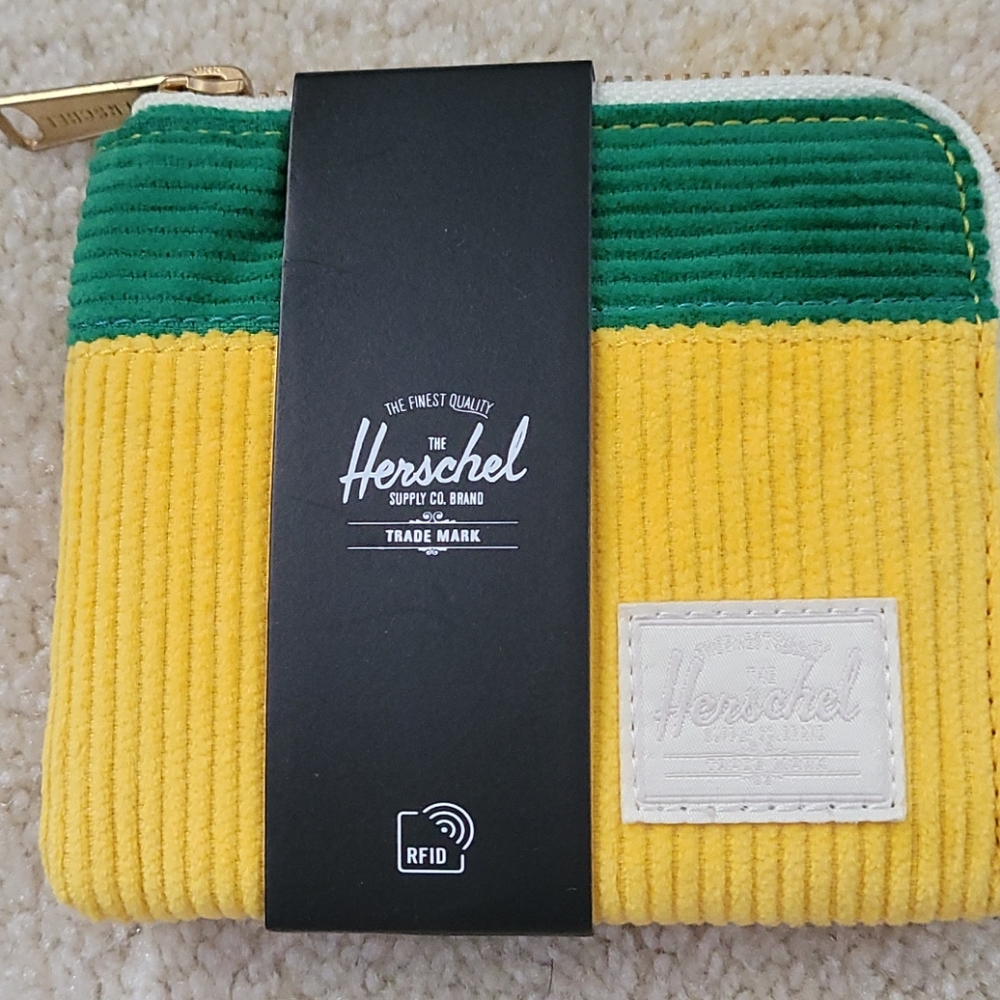 Herschel Johnny wallet nwt